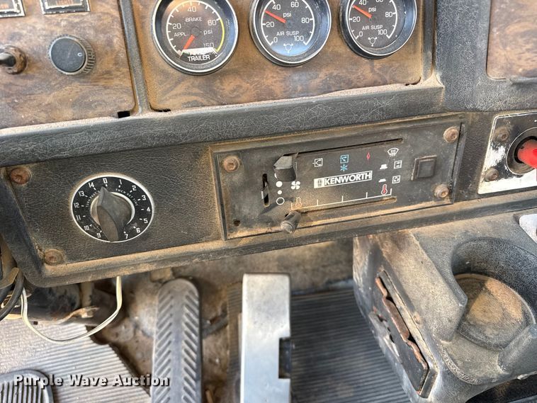 image for item GP9700 1996 Kenworth T800 winch truck