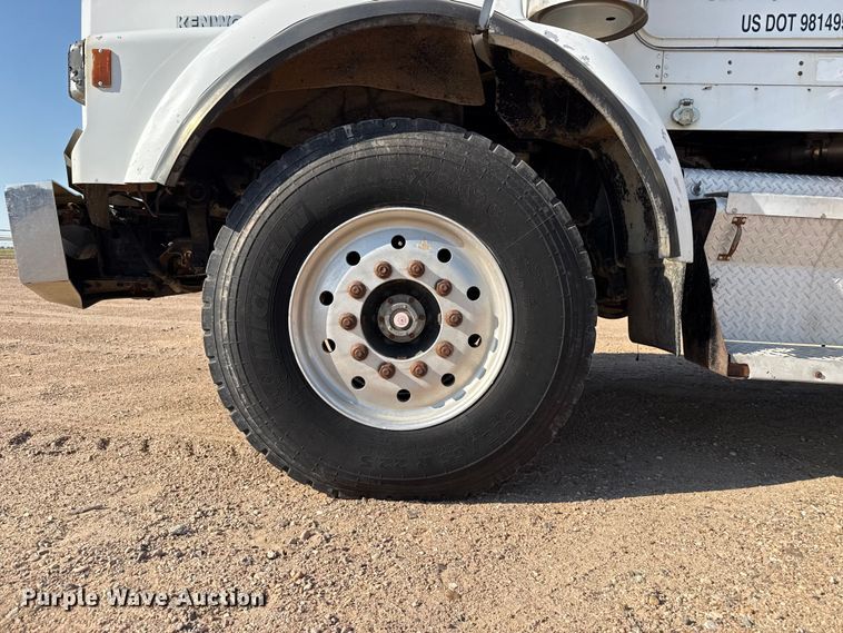 image for item GP9700 1996 Kenworth T800 winch truck