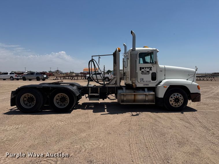 image for item GP9701 2001 Freightliner FLD semi truck
