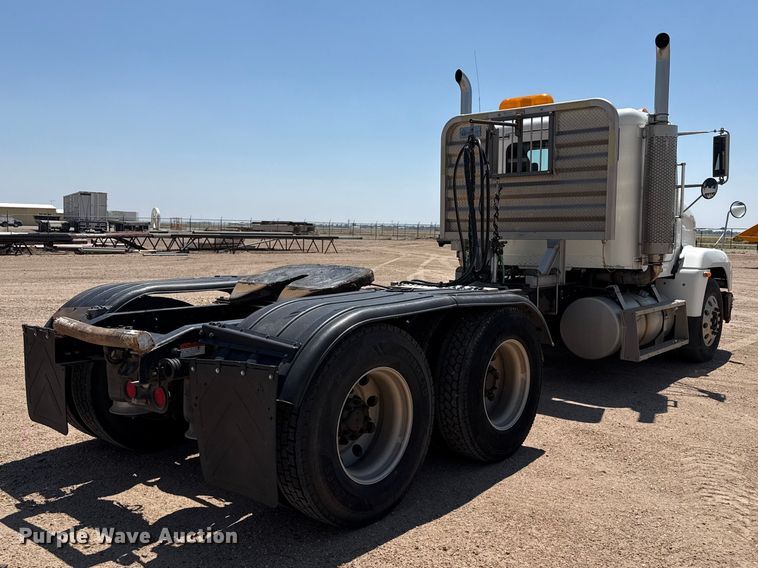image for item GP9701 2001 Freightliner FLD semi truck