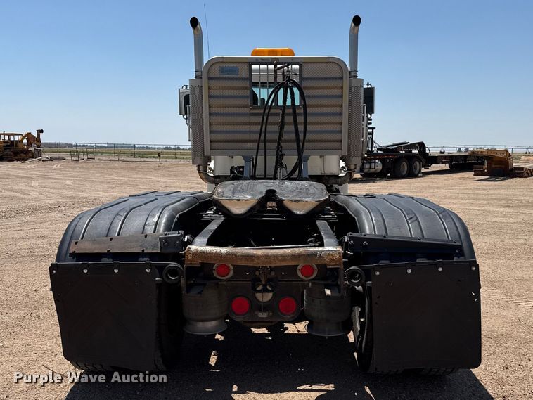 image for item GP9701 2001 Freightliner FLD semi truck