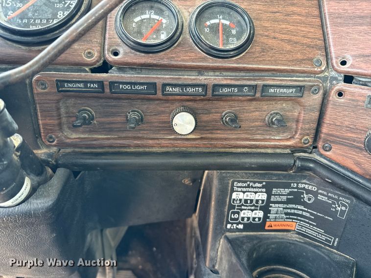image for item GP9701 2001 Freightliner FLD semi truck