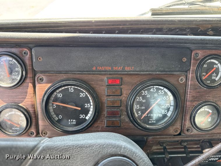 image for item GP9701 2001 Freightliner FLD semi truck