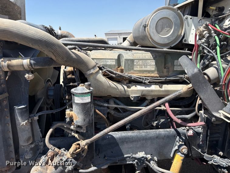 image for item GP9701 2001 Freightliner FLD semi truck
