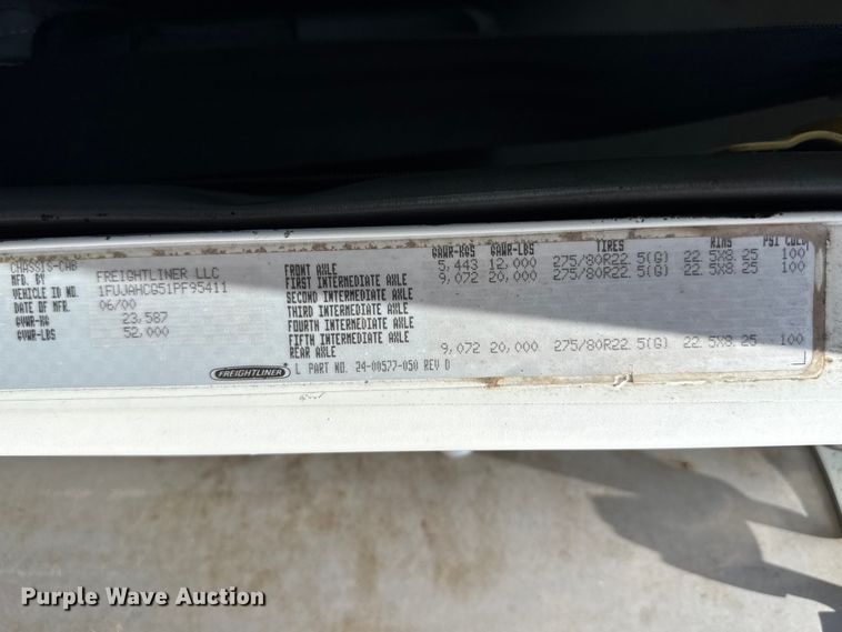 image for item GP9701 2001 Freightliner FLD semi truck