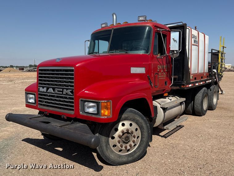 image for item GP9703 1997 Mack CH613 flatbed truck with mud mixing system