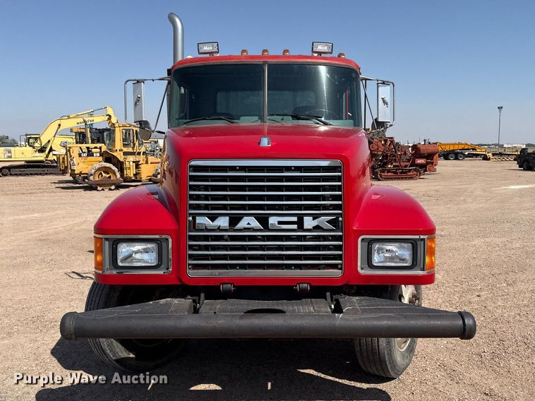 image for item GP9703 1997 Mack CH613 flatbed truck with mud mixing system