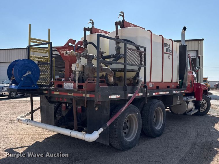 image for item GP9703 1997 Mack CH613 flatbed truck with mud mixing system