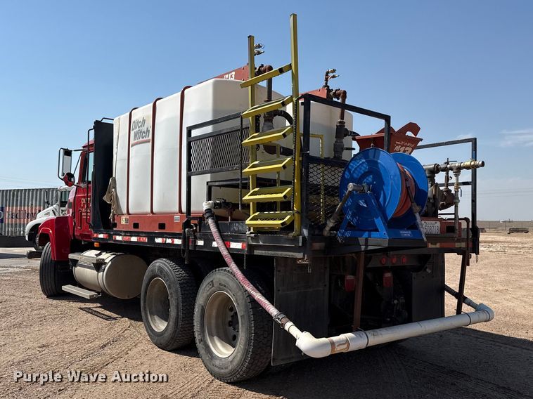 image for item GP9703 1997 Mack CH613 flatbed truck with mud mixing system