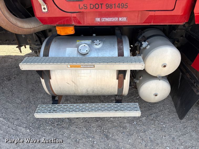 image for item GP9703 1997 Mack CH613 flatbed truck with mud mixing system