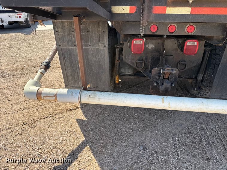 image for item GP9703 1997 Mack CH613 flatbed truck with mud mixing system