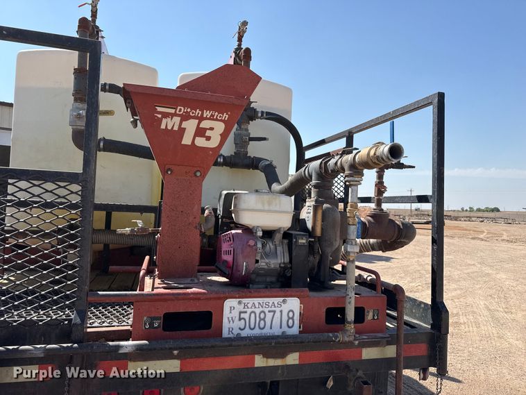 image for item GP9703 1997 Mack CH613 flatbed truck with mud mixing system