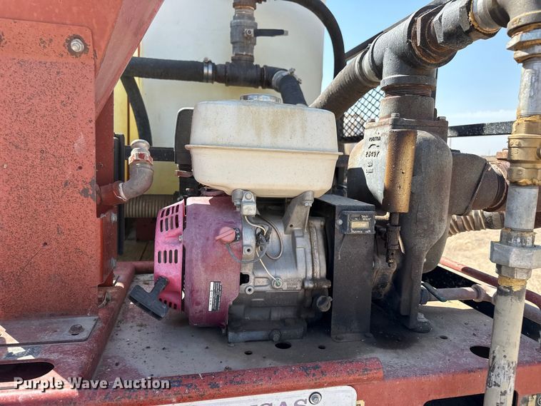 image for item GP9703 1997 Mack CH613 flatbed truck with mud mixing system