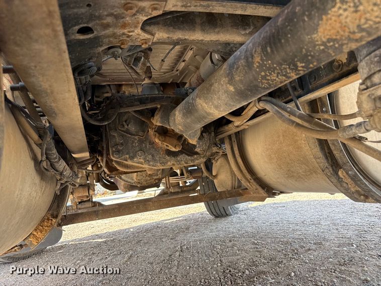 image for item GP9703 1997 Mack CH613 flatbed truck with mud mixing system