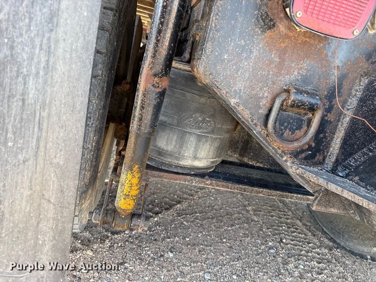 image for item GP9703 1997 Mack CH613 flatbed truck with mud mixing system