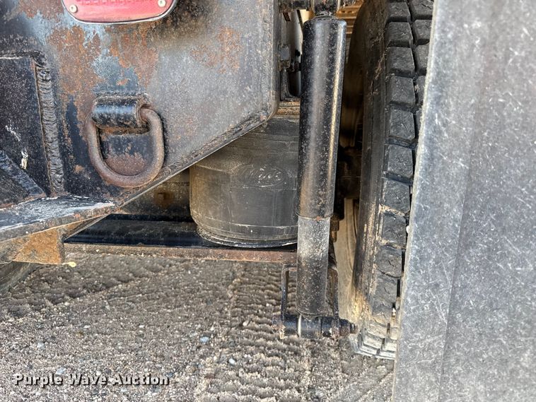 image for item GP9703 1997 Mack CH613 flatbed truck with mud mixing system