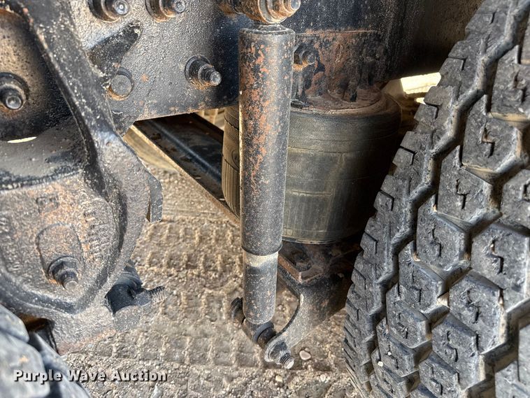 image for item GP9703 1997 Mack CH613 flatbed truck with mud mixing system