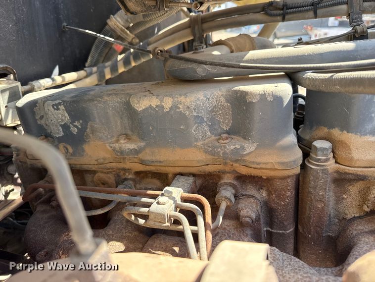 image for item GP9703 1997 Mack CH613 flatbed truck with mud mixing system