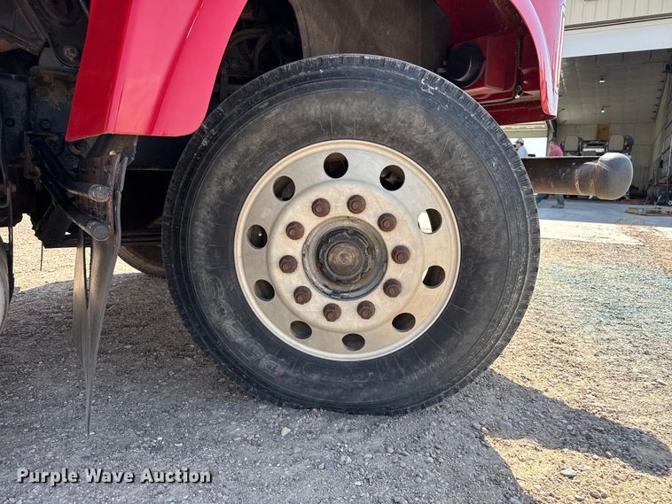 image for item GP9703 1997 Mack CH613 flatbed truck with mud mixing system