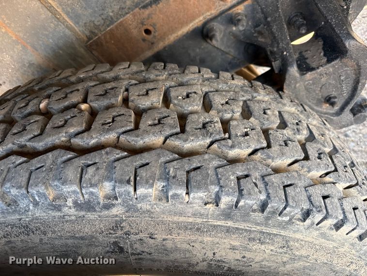 image for item GP9703 1997 Mack CH613 flatbed truck with mud mixing system