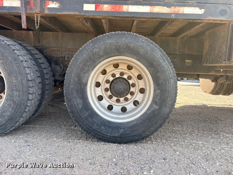 image for item GP9703 1997 Mack CH613 flatbed truck with mud mixing system
