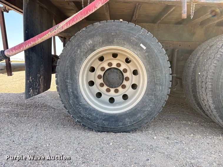image for item GP9703 1997 Mack CH613 flatbed truck with mud mixing system