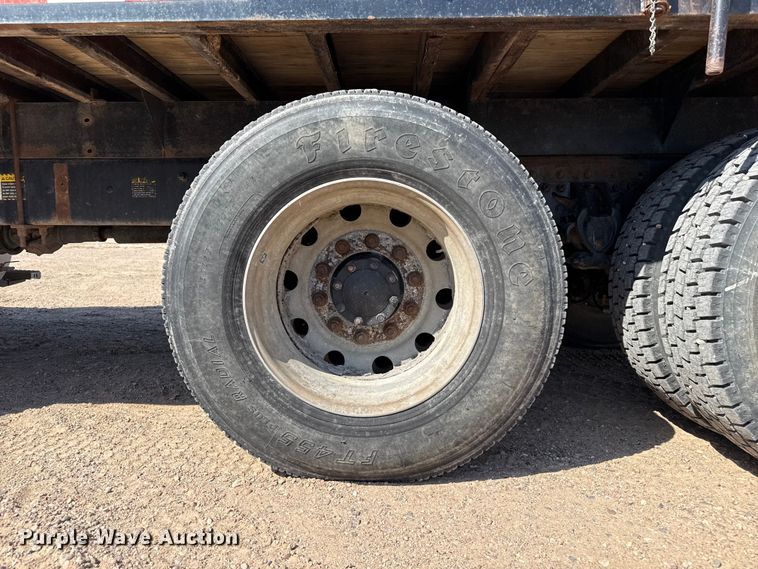 image for item GP9703 1997 Mack CH613 flatbed truck with mud mixing system