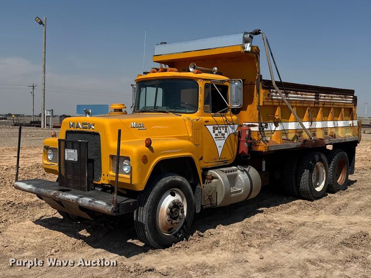 image for item GP9704 1986 Mack R688ST dump truck