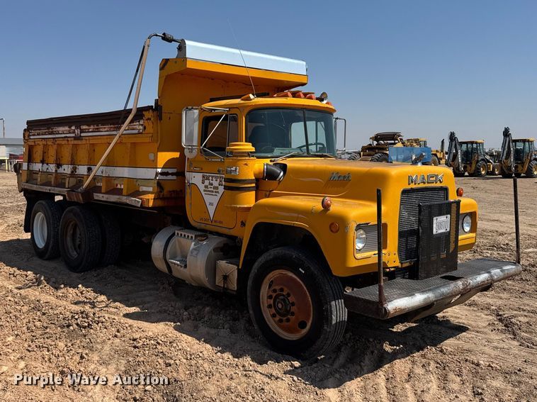 image for item GP9704 1986 Mack R688ST dump truck