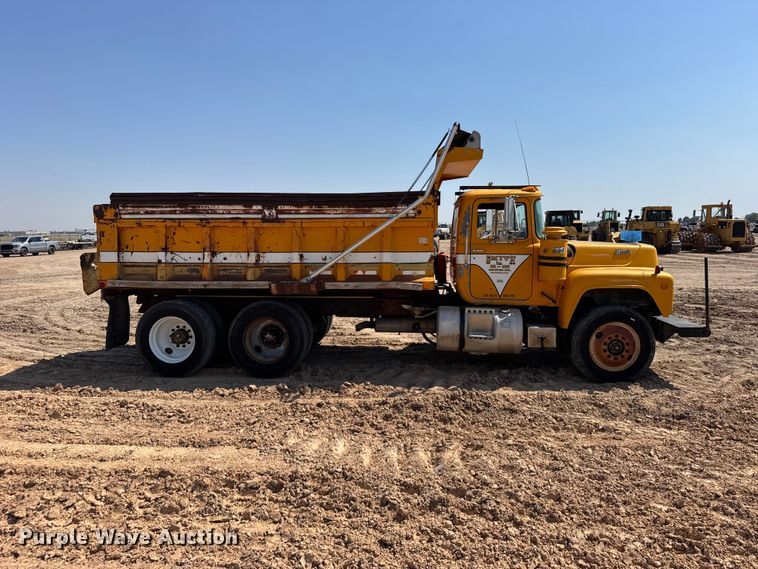 image for item GP9704 1986 Mack R688ST dump truck