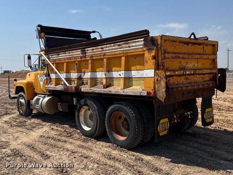 image for item GP9704 1986 Mack R688ST dump truck
