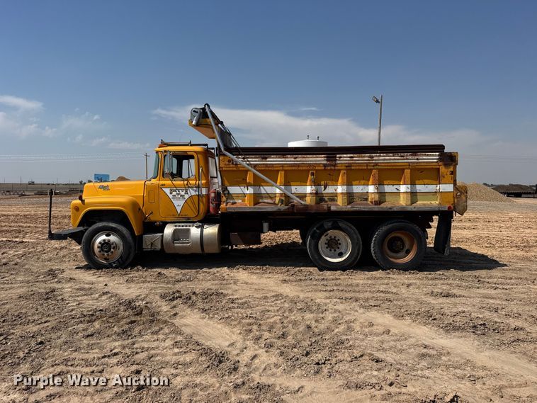 image for item GP9704 1986 Mack R688ST dump truck