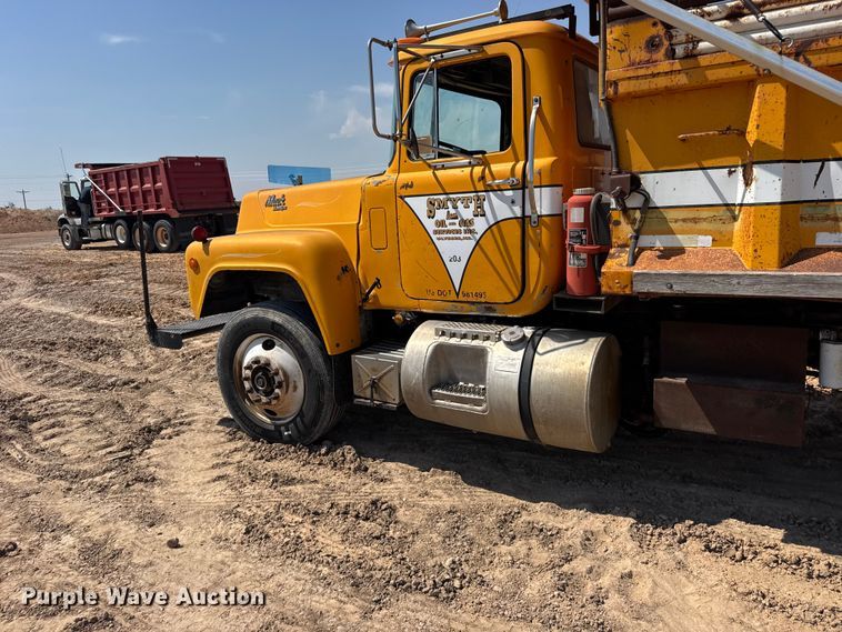 image for item GP9704 1986 Mack R688ST dump truck