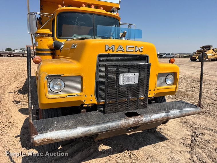 image for item GP9704 1986 Mack R688ST dump truck