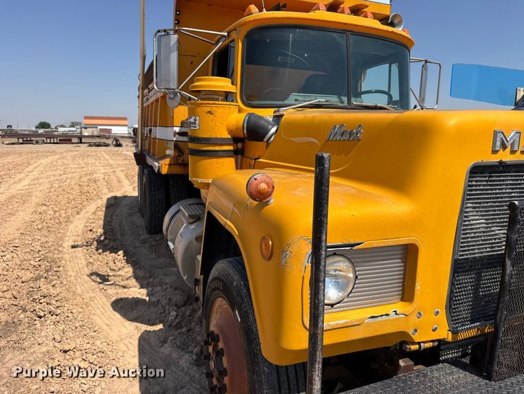 image for item GP9704 1986 Mack R688ST dump truck