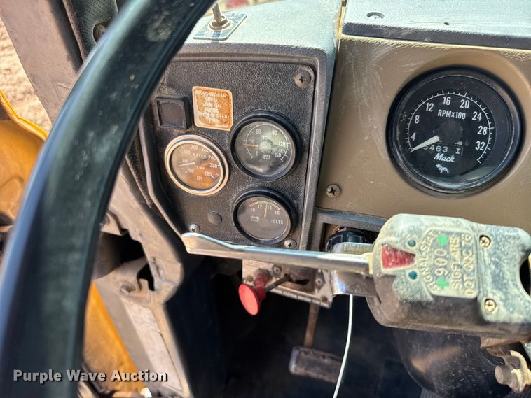 image for item GP9704 1986 Mack R688ST dump truck
