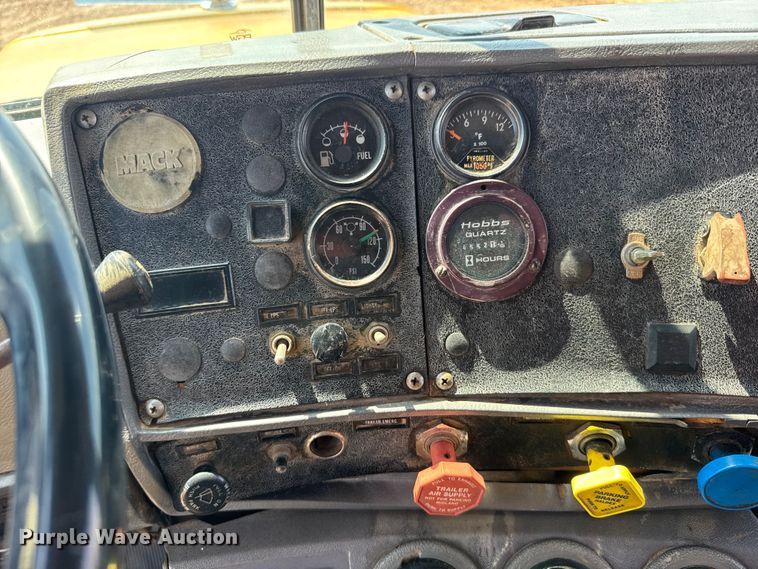 image for item GP9704 1986 Mack R688ST dump truck