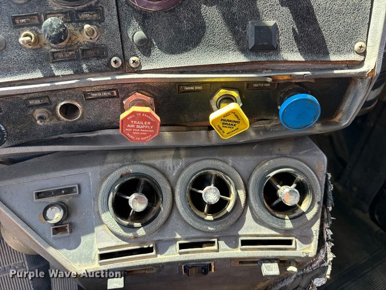 image for item GP9704 1986 Mack R688ST dump truck