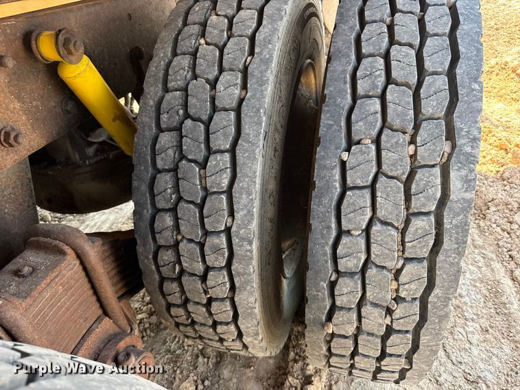 image for item GP9704 1986 Mack R688ST dump truck