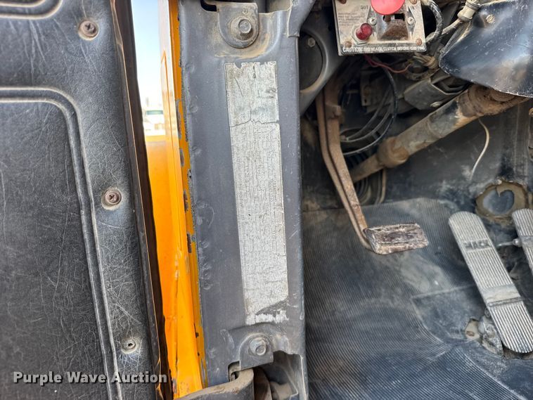 image for item GP9704 1986 Mack R688ST dump truck