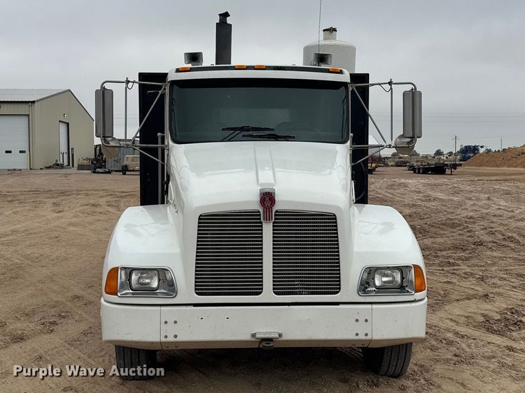 image for item GP9706 2001 Kenworth T300 hydrovac truck