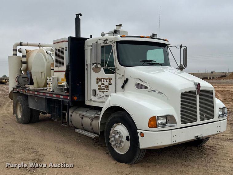 image for item GP9706 2001 Kenworth T300 hydrovac truck