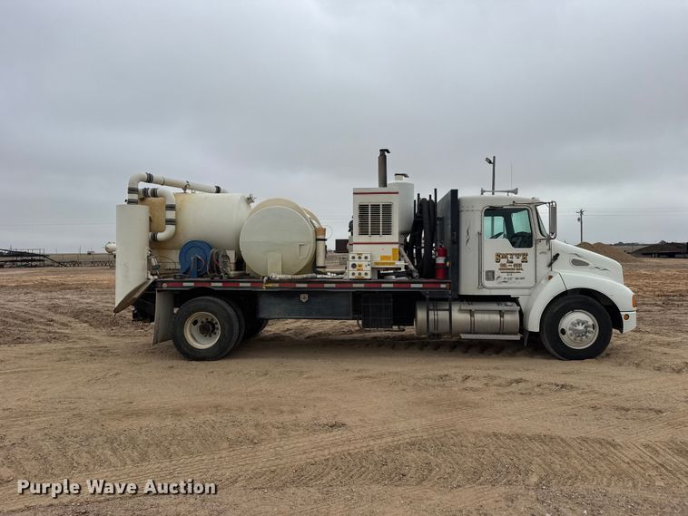 image for item GP9706 2001 Kenworth T300 hydrovac truck