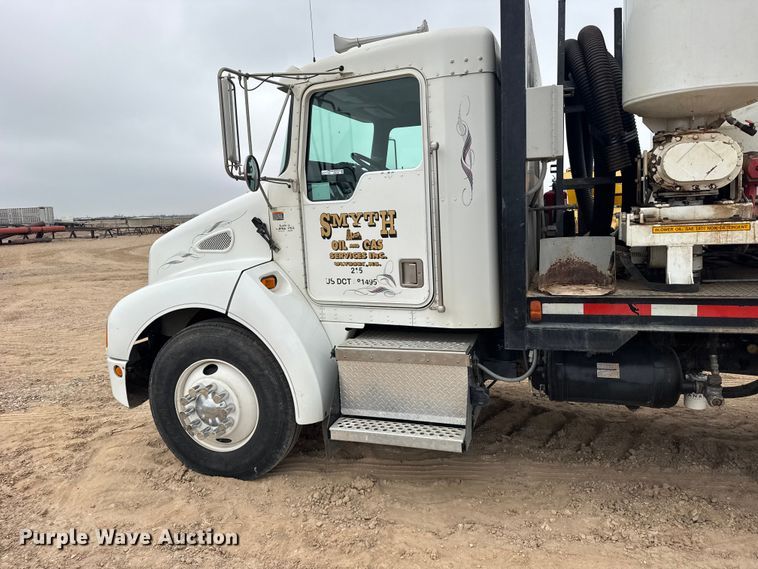 image for item GP9706 2001 Kenworth T300 hydrovac truck