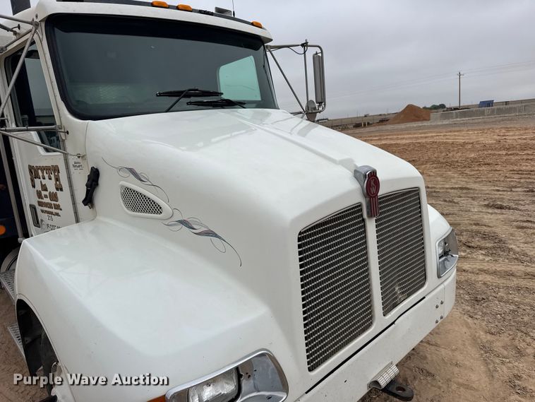 image for item GP9706 2001 Kenworth T300 hydrovac truck