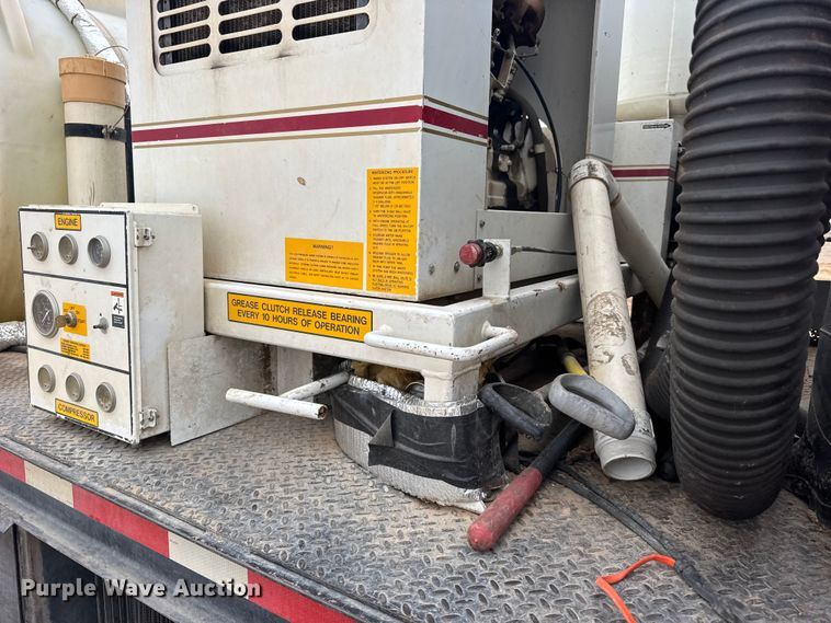 image for item GP9706 2001 Kenworth T300 hydrovac truck