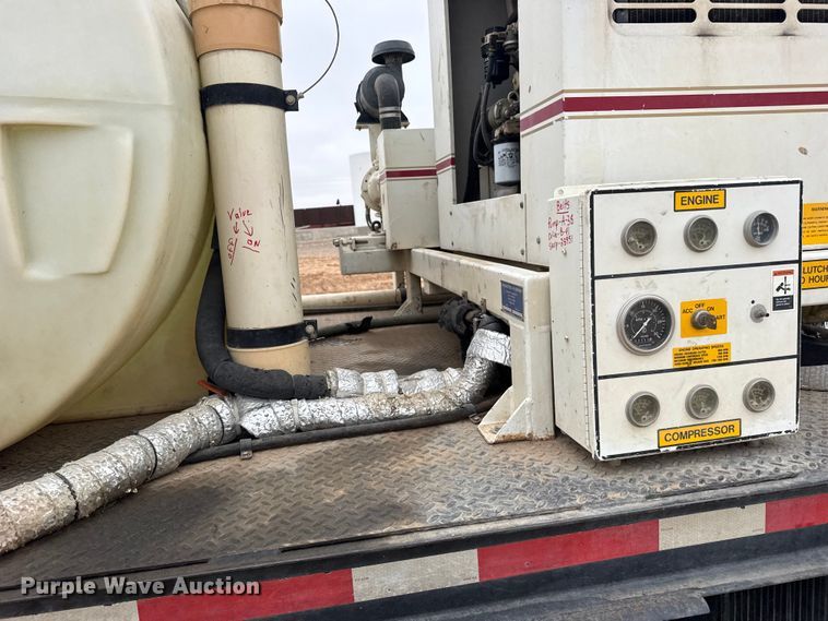 image for item GP9706 2001 Kenworth T300 hydrovac truck