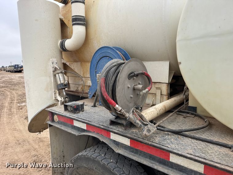 image for item GP9706 2001 Kenworth T300 hydrovac truck