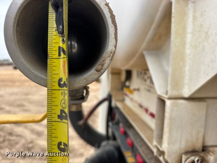 image for item GP9706 2001 Kenworth T300 hydrovac truck