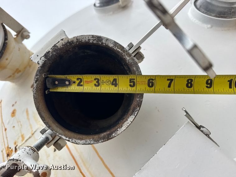 image for item GP9706 2001 Kenworth T300 hydrovac truck